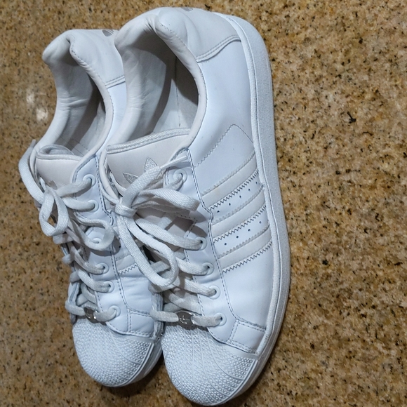White Adidas tennis shoes 10.5 - Picture 4 of 5